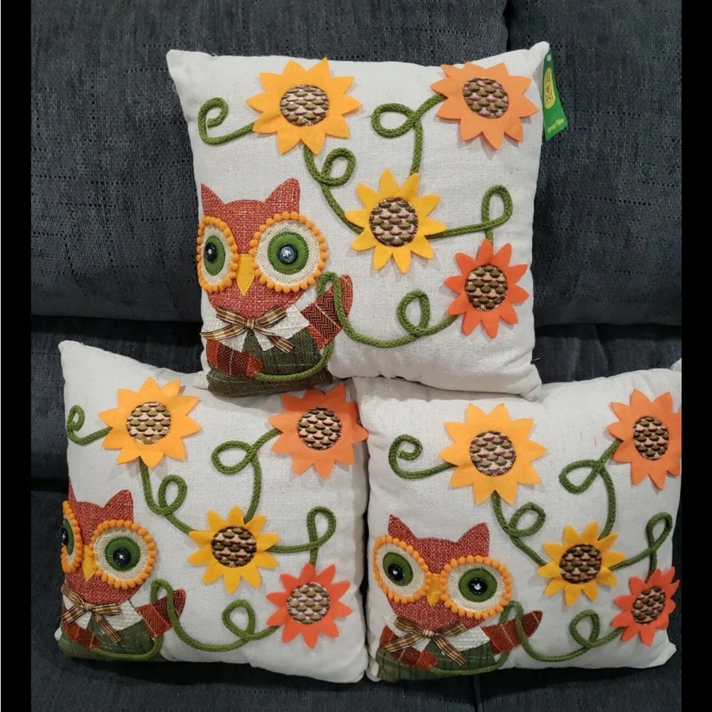 Set of 3 Harvest pillows with owls
